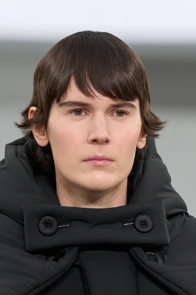Look 100